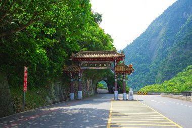 Central Cross Adası Karayolu 'ndaki tarihi bina. Doğu-Batı otoyolunun girişi, Hualien, Tayvan. 2022