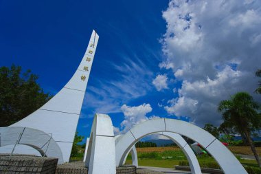 Kuzey yarımküredeki ekvatorun en uzak noktasında Kanser Marker Park Tropic 'ında beyaz bir güneş saati şeklinde işaret var. Güneşin tam tepemizde parladığını hissedebilirsin..