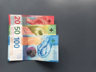 İsviçre Frangı avantajları yüz, elli, yirmi