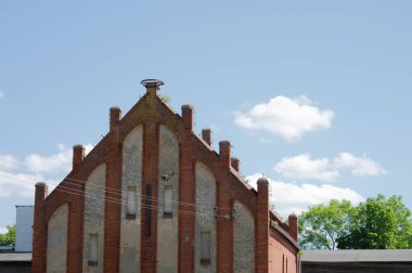 Polonya 'daki herhangi bir sarayda - Haziran - herhangi bir köyde bulunan bir park kompleksi ve çiftlik binası olan bir saray.