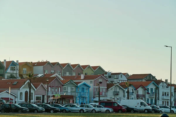 Case colorate numite palheiros în satul pescarilor Costa Nova — Fotografie, imagine de stoc