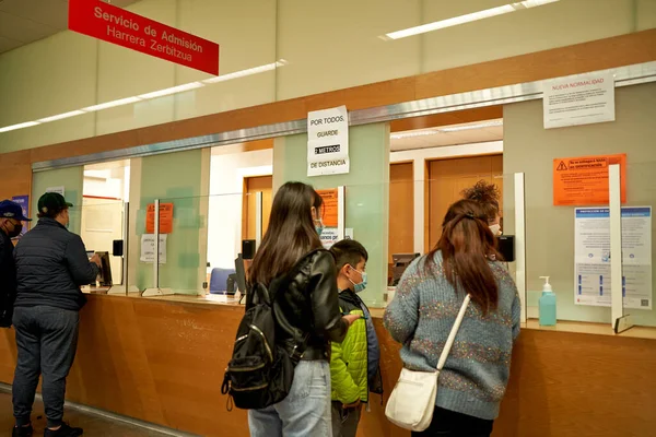 TXANTREA, NAVARRA SPAIN HAZİRAN 5 2022: SARS COV antijen testlerinin yapıldığı sağlık merkezi.