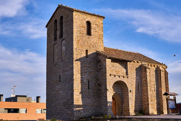 Kilátás a megszentségtelenített templom között épült a 13. és 14. században — Stock Fotó