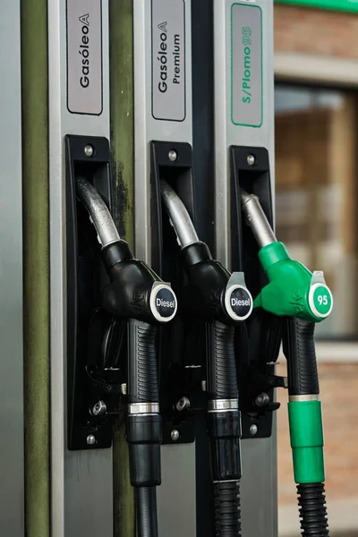 Diferentes bombas en una gasolinera — Foto de Stock