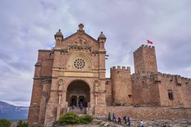 Sanguesa, Navarra İspanya 6. 2022, Kale ve Javier Bazilikası