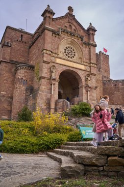 Sanguesa, Navarra İspanya 6. 2022, Kale ve Javier Bazilikası