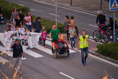 Pamplona, Navarra İspanya 26 Mart 2022, Korrica 22 olarak adlandırılan halk yürüyüşü Bask dilinin kullanımını haklı çıkarmak için