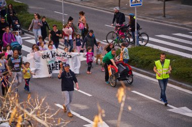 Pamplona, Navarra İspanya 26 Mart 2022, Korrica 22 olarak adlandırılan halk yürüyüşü Bask dilinin kullanımını haklı çıkarmak için