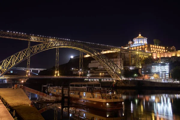 Oporto, Portogallo 3 settembre 2020, Viste serali del Ponte Don Luis I sul fiume Douro — Foto Stock