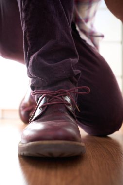 Düğümlü şık bir ayakkabının ön görüntüsü. Yüksek kalite fotoğraf