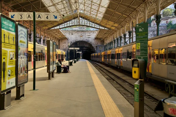 Porto Portugalsko Září 2020 Pohled Nástupiště Koleje Vlak Nádraží Porto — Stock fotografie
