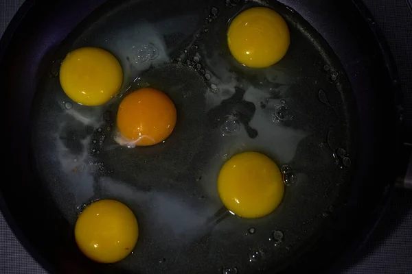 Zeytinyağlı Tavada Beş Yumurta Yüksek Kalite Fotoğraf — Stok fotoğraf