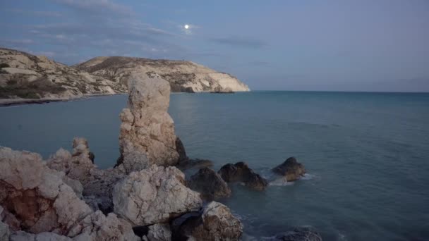 Vista Lua Cheia Praia Afroditas Chipre Horizontal Vídeo Sem Pessoas — Vídeo de Stock
