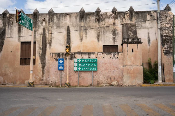 Signposts Mexico Direction Merida Uxmal Campeche Route Daytime People — Stock fotografie