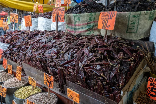 Pimentas Secas Frescas Para Venda Mercado Mexicano Horizontais — Fotografia de Stock