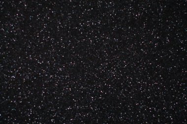 Siyah arkaplanda uçan toz parçacıkları