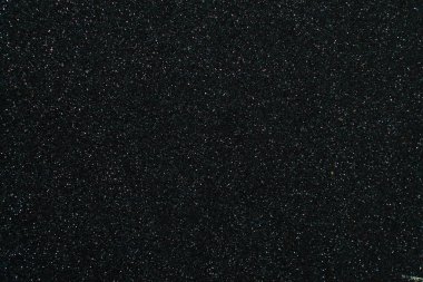 Siyah arkaplanda uçan toz parçacıkları