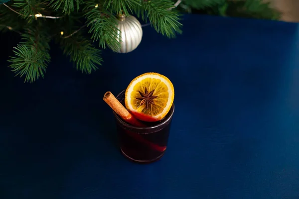 Christmas Mulled Wine Cinnamon Stick Orange Anise Cloves Blue Background — Stock Photo, Image