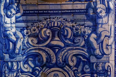 PENICHE, PORTUGAL, HAZİRAN, 19, 2017: 17. yüzyılda Oliveira Bernardes 'in Remedios şapelinin iç ve seramik azulejos detayları