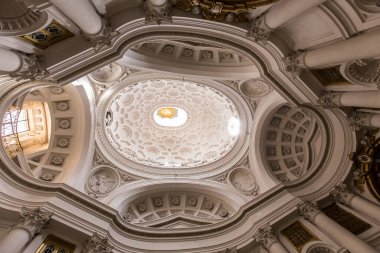ROME, ITALY, 13 Haziran 2015: San Carlo alle Quattro Fontane Kilisesi 'nin iç mimari detayları, 13 Haziran 2015, Roma, İtalya