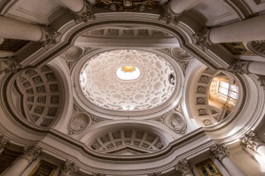 ROME, ITALY, 13 Haziran 2015: San Carlo alle Quattro Fontane Kilisesi 'nin iç mimari detayları, 13 Haziran 2015, Roma, İtalya
