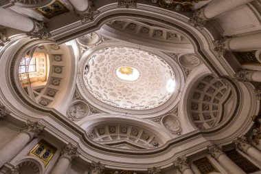 ROME, ITALY, 13 Haziran 2015: San Carlo alle Quattro Fontane Kilisesi 'nin iç mimari detayları, 13 Haziran 2015, Roma, İtalya