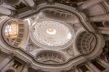 ROME, ITALY, 13 Haziran 2015: San Carlo alle Quattro Fontane Kilisesi 'nin iç mimari detayları, 13 Haziran 2015, Roma, İtalya