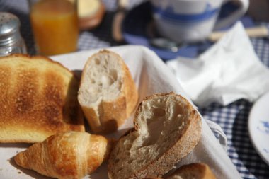 Bandol 'da kahvaltı masası, Fransız Rivierası, Fransa
