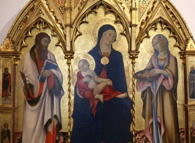 SIENA, ITALY, 14 Haziran 2016: Siena, Toskana 'nın Pinacoteca Nazialinin iç mimari dekorları