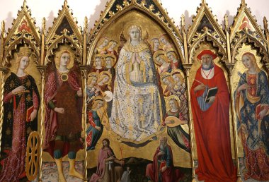 SIENA, ITALY, 14 Haziran 2016: Siena, Toskana 'nın Pinacoteca Nazialinin iç mimari dekorları