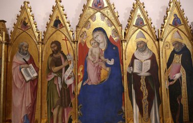 SIENA, ITALY, 14 Haziran 2016: Siena, Toskana 'nın Pinacoteca Nazialinin iç mimari dekorları