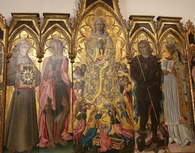 SIENA, ITALY, 14 Haziran 2016: Siena, Toskana 'nın Pinacoteca Nazialinin iç mimari dekorları