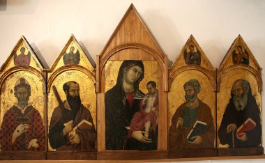 SIENA, ITALY, 14 Haziran 2016: Siena, Toskana 'nın Pinacoteca Nazialinin iç mimari dekorları