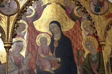SIENA, ITALY, 14 Haziran 2016: Siena, Toskana 'nın Pinacoteca Nazialinin iç mimari dekorları