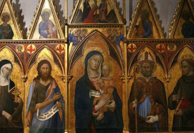 SIENA, ITALY, 14 Haziran 2016: Siena, Toskana 'nın Pinacoteca Nazialinin iç mimari dekorları