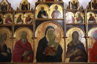 SIENA, ITALY, 14 Haziran 2016: Siena, Toskana 'nın Pinacoteca Nazialinin iç mimari dekorları