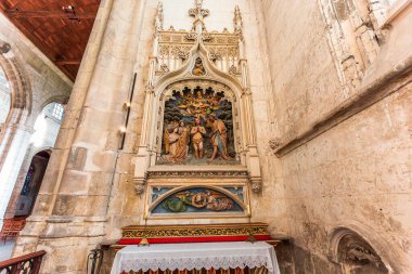 ABBEVILLE, SOMME, FRANCE, Mart 03, 2022: Saint Vufran Kolej Kilisesi 'nin iç mimarisi ve dekorasyonu