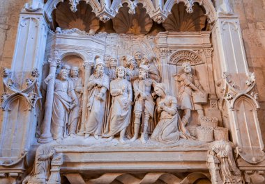 ABBEVILLE, SOMME, FRANCE, Mart 03, 2022: Saint Vufran Kolej Kilisesi 'nin iç mimarisi ve dekorasyonu