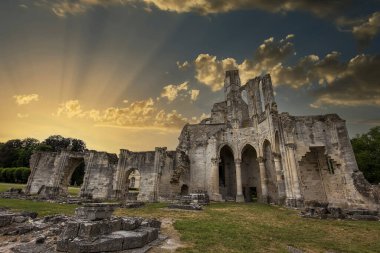 CHAALIS, FRANCE, 24 Temmuz 2016: Chaalis Manastırı Harabeleri, 24 Temmuz 2016