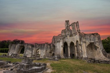 CHAALIS, FRANCE, 24 Temmuz 2016: Chaalis Manastırı Harabeleri, 24 Temmuz 2016