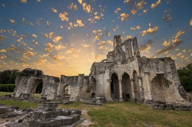 CHAALIS, FRANCE, 24 Temmuz 2016: Chaalis Manastırı Harabeleri, 24 Temmuz 2016