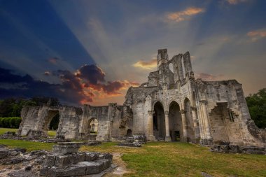 CHAALIS, FRANCE, 24 Temmuz 2016: Chaalis Manastırı Harabeleri, 24 Temmuz 2016