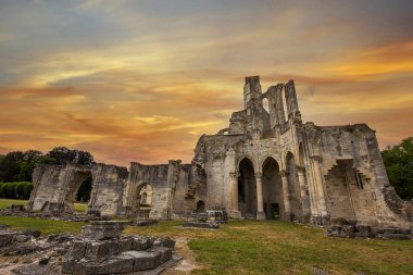 CHAALIS, FRANCE, 24 Temmuz 2016: Chaalis Manastırı Harabeleri, 24 Temmuz 2016
