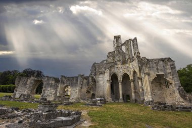 CHAALIS, FRANCE, 24 Temmuz 2016: Chaalis Manastırı Harabeleri, 24 Temmuz 2016