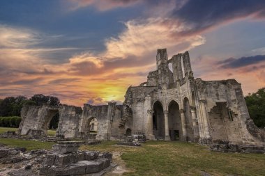 CHAALIS, FRANCE, 24 Temmuz 2016: Chaalis Manastırı Harabeleri, 24 Temmuz 2016