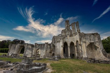CHAALIS, FRANCE, 24 Temmuz 2016: Chaalis Manastırı Harabeleri, 24 Temmuz 2016