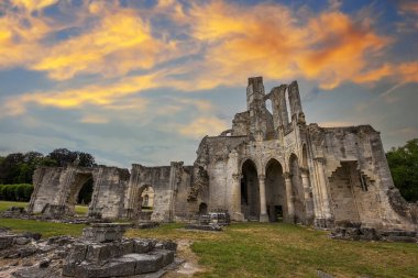 CHAALIS, FRANCE, 24 Temmuz 2016: Chaalis Manastırı Harabeleri, 24 Temmuz 2016