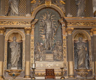 LE MANS, SARthe, FRANCE, 31 Mart 2022: Saint Julian Katedrali 'nin iç mimari dekorları