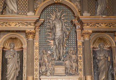 LE MANS, SARthe, FRANCE, 31 Mart 2022: Saint Julian Katedrali 'nin iç mimari dekorları