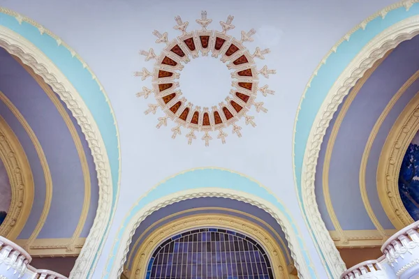 VICHY, FRANCE, APRIL 12, 2022: Kubbelerin termal banyolarının dış dekorları